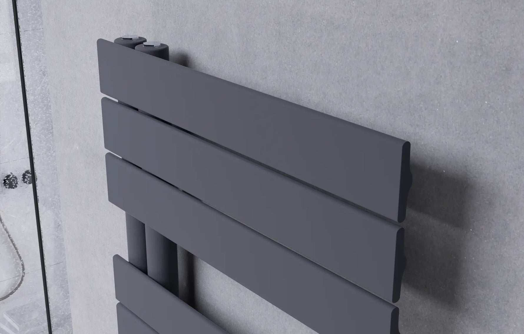 Detailaufnahme eines anthrazitfarbenen vertikalen Design-Handtuchheizkörpers mit flachen Heizpaneelen