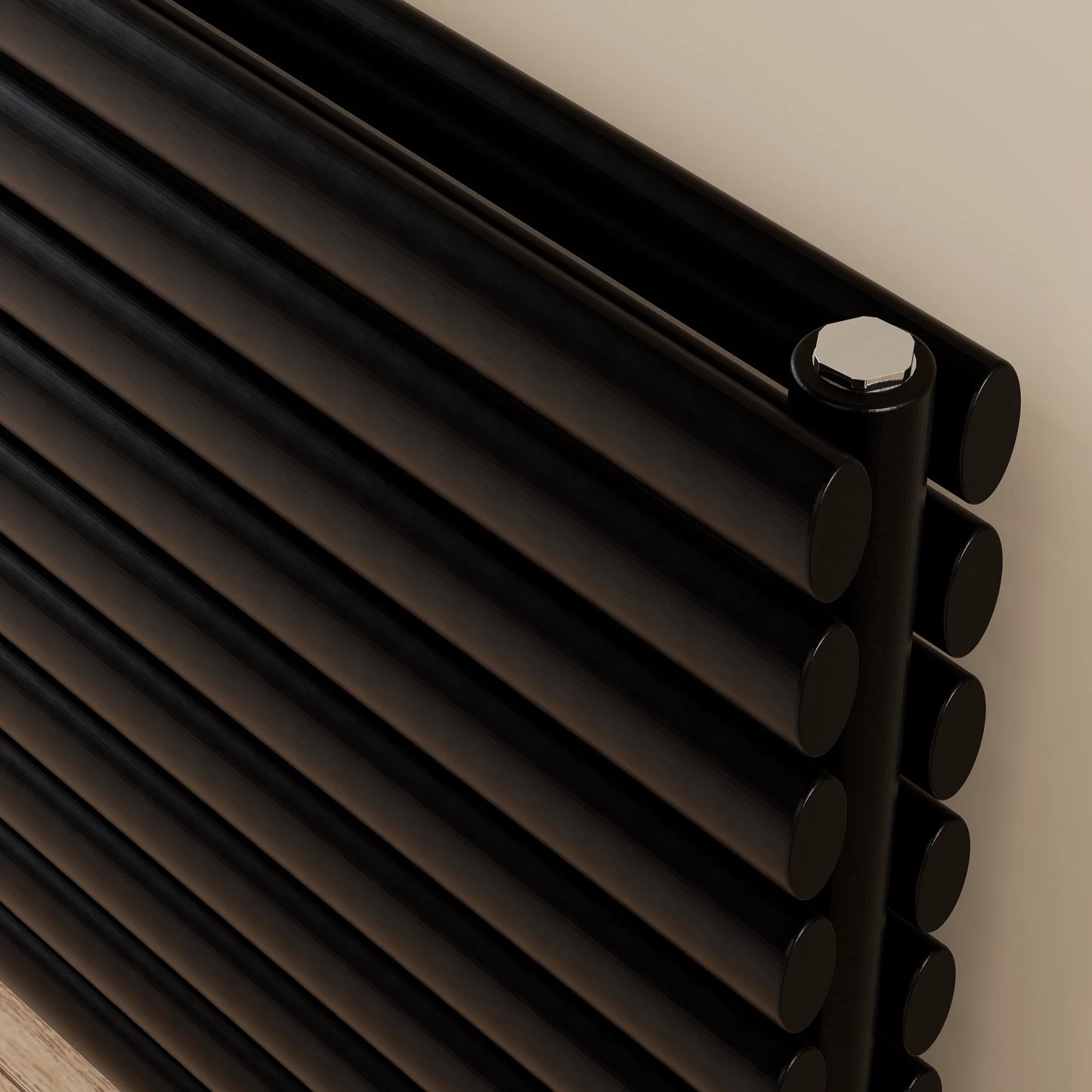 Detailansicht eines horizontalen Röhrenheizkörpers, Nahaufnahme der oberen Ecke mit moderner Metallverbindung und Rohrstruktur