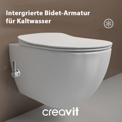 Weißes wandhängendes WC mit integrierter Bidet-Armatur für Kaltwasser.