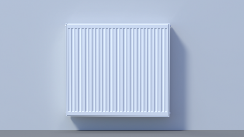 Weißer, horizontaler Panelheizkörper mit gerippter Front und oberem Lüftungsgitter.