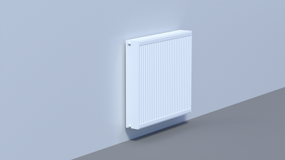 Weißer, horizontaler Panelheizkörper mit gerippter Front und oberem Lüftungsgitter.