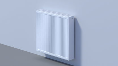 Weißer, horizontaler Panelheizkörper mit gerippter Front und oberem Lüftungsgitter.