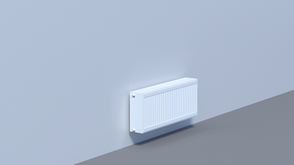 Weißer, horizontaler Panelheizkörper mit gerippter Front und oberem Lüftungsgitter.