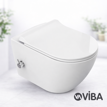 Weißes wandhängendes Dusch-WC in modernem Badezimmer, seitliche Ansicht