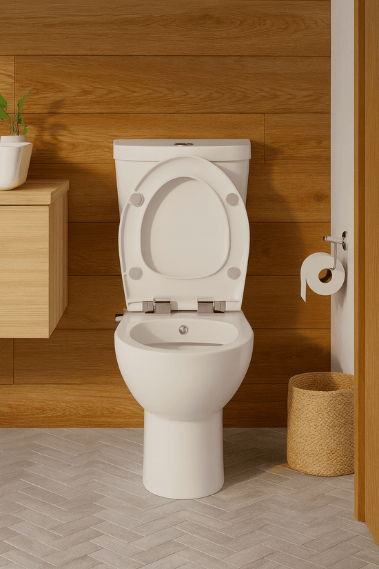 Creavit stand dusch-wc in weiß mit offenem Deckel in modernem Badezimmer mit Holzverkleidung