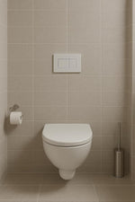Japar spülrandloses hänge wc in modernem Badezimmer mit beige Fliesen und Edelstahl WC-Bürste