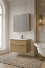 Modernes Orka Badmöbel Set mit Holzoptik Waschbeckenunterschrank und Wandspiegel in hellem Badezimmer
