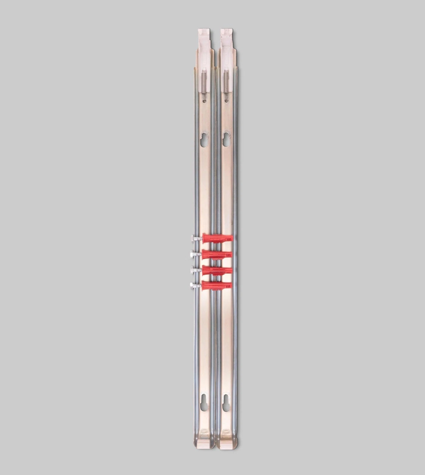 KMS wandkonsole mit schublade aus Metall in Silber mit rotem Befestigungselement auf grauem Hintergrund